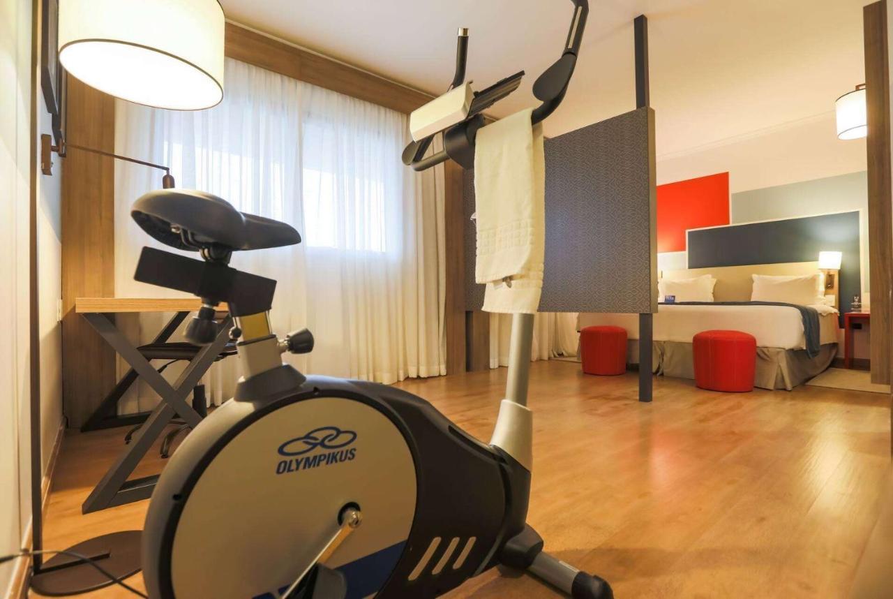 Tryp By Wyndham Ribeirao Preto Hotell Exteriör bild An exercise bike in a hotel room