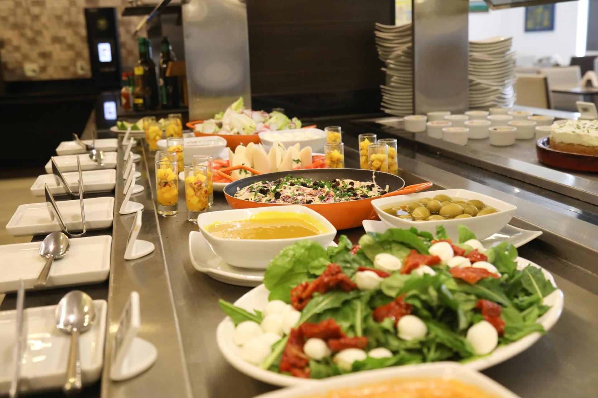 Tryp By Wyndham Ribeirao Preto Hotell Exteriör bild A salad bar