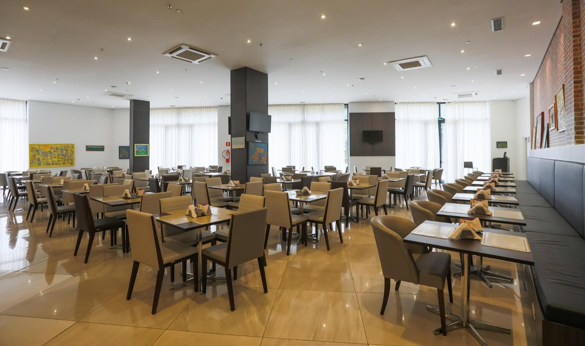 Tryp By Wyndham Ribeirao Preto Hotell Exteriör bild The dining room at the airport