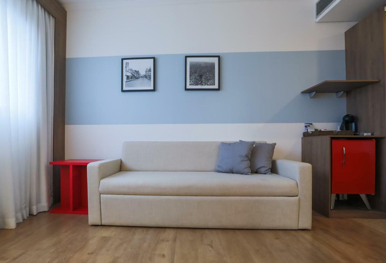 Tryp By Wyndham Ribeirao Preto Hotell Exteriör bild A sofa bed