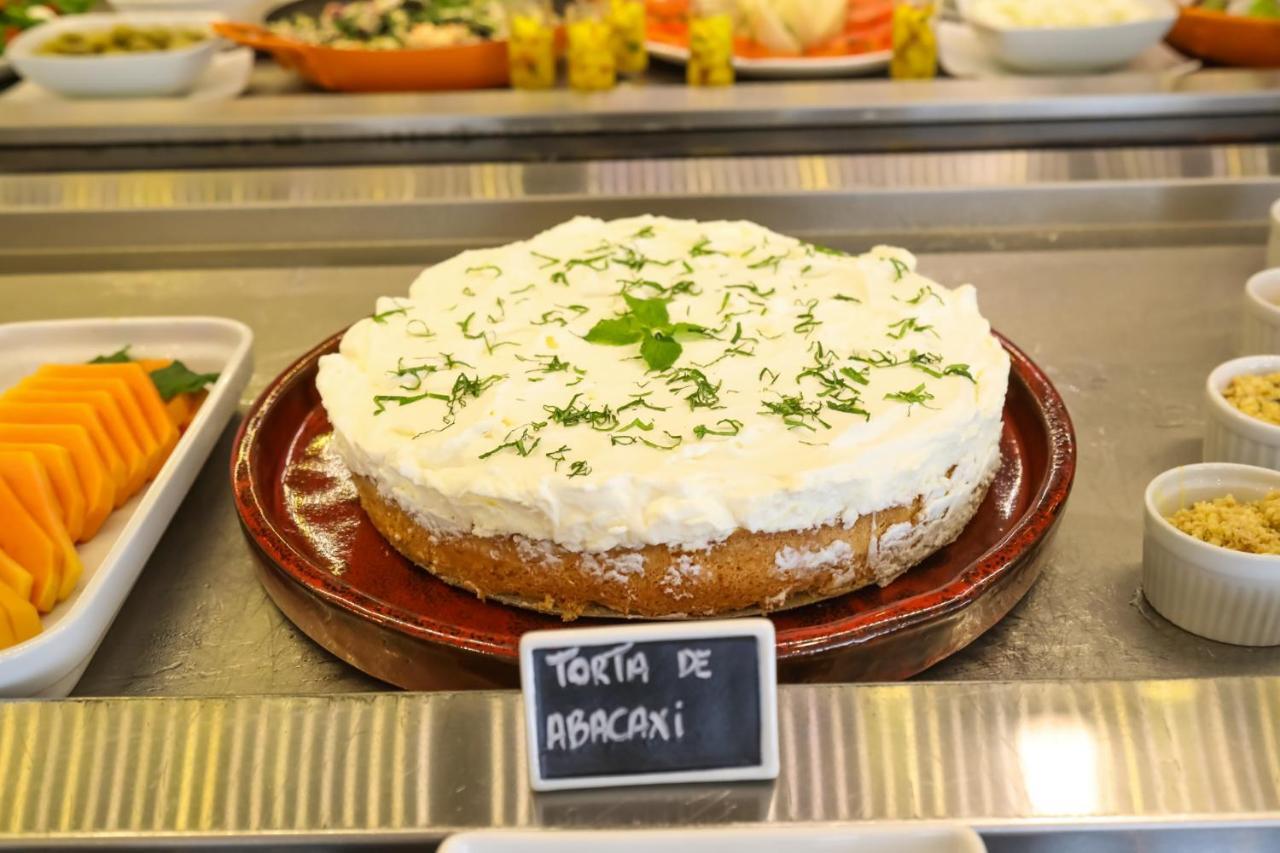 Tryp By Wyndham Ribeirao Preto Hotell Exteriör bild A cake made with abacaxi