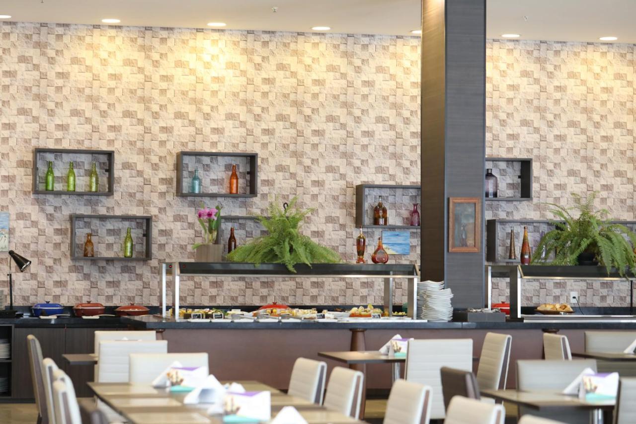 Tryp By Wyndham Ribeirao Preto Hotell Exteriör bild A buffet at a restaurant
